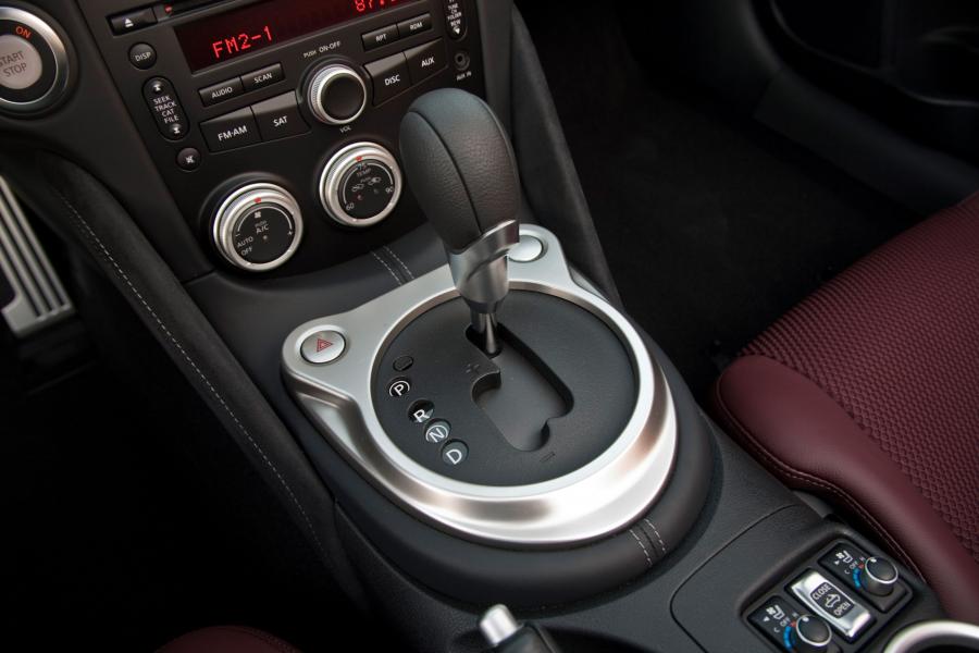  Nissan 370Z Roadster 2010 года  (фото 11 из 21)